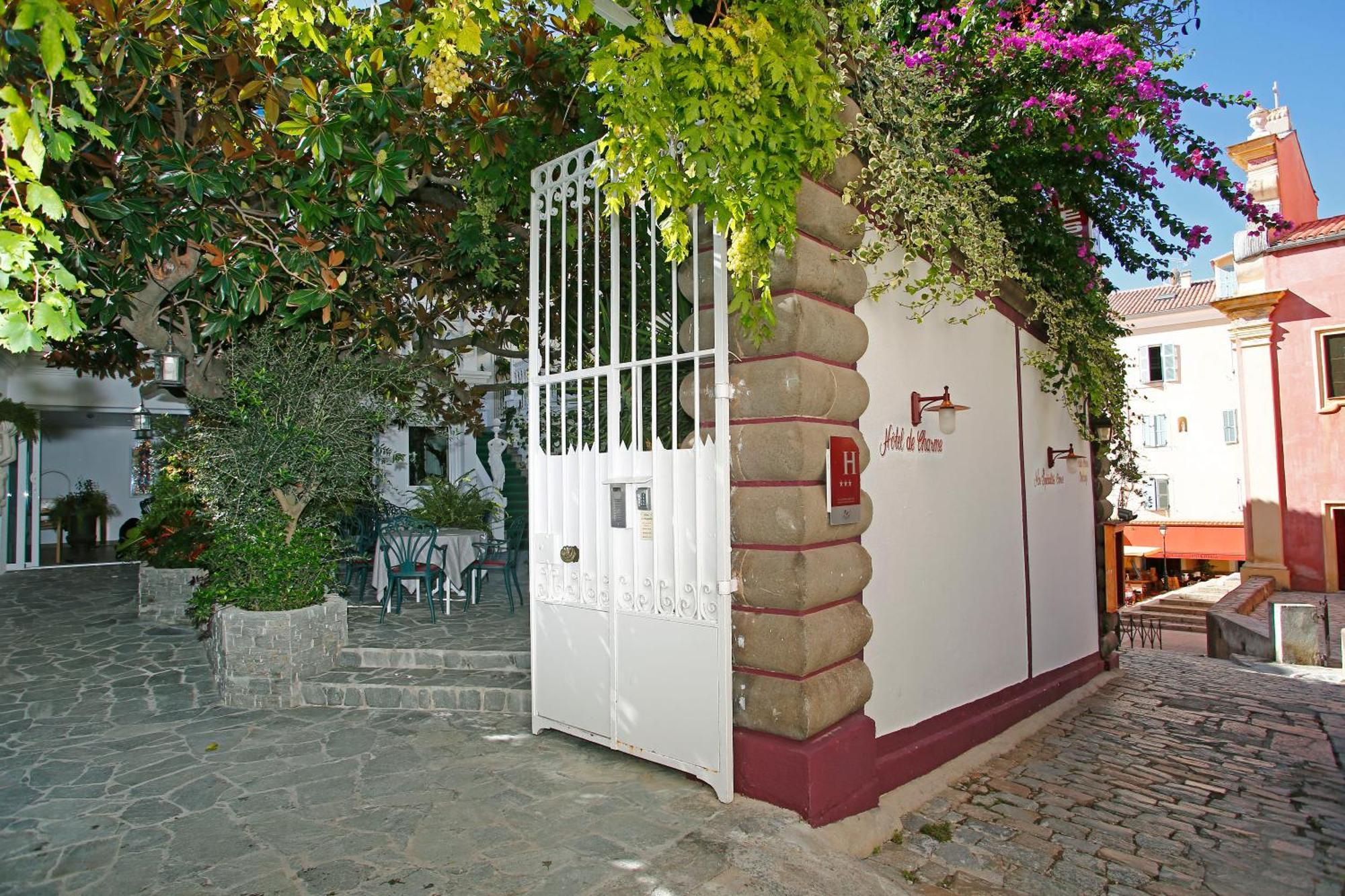 Le Magnolia Hotel Calvi  Exterior photo