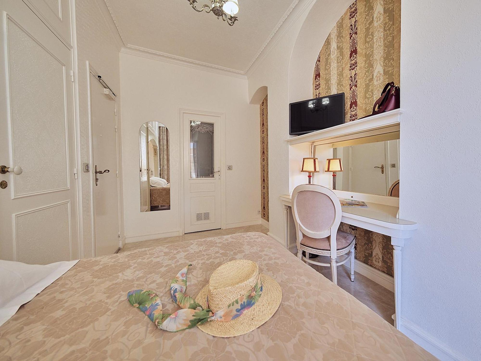 Le Magnolia Hotel Calvi  Exterior photo