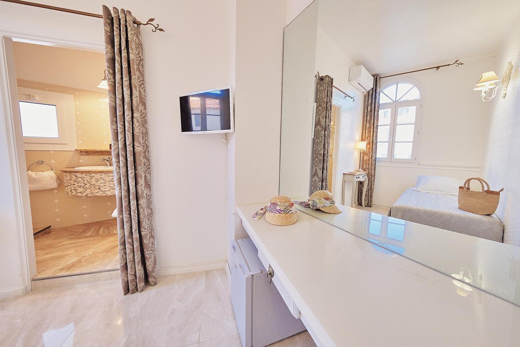 Le Magnolia Hotel Calvi  Exterior photo